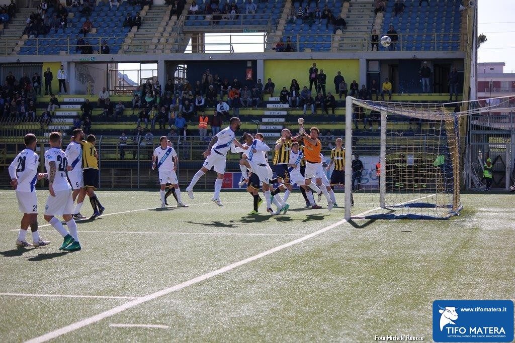 20170409_Juve_Stabia_Matera_TifoMatera_00013