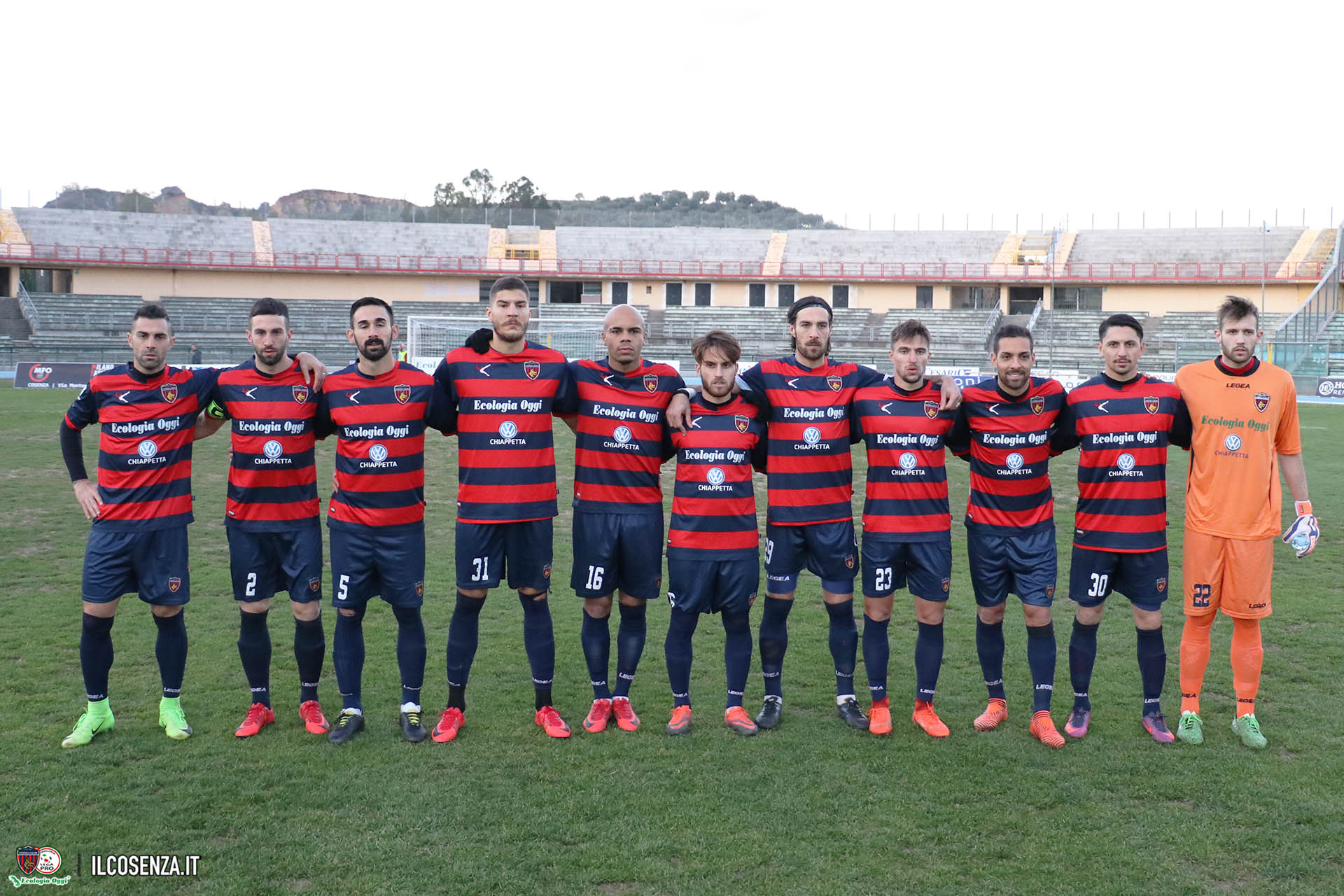 Una formazione del Cosenza 2017/2018 (ph. ilCosenza.it)